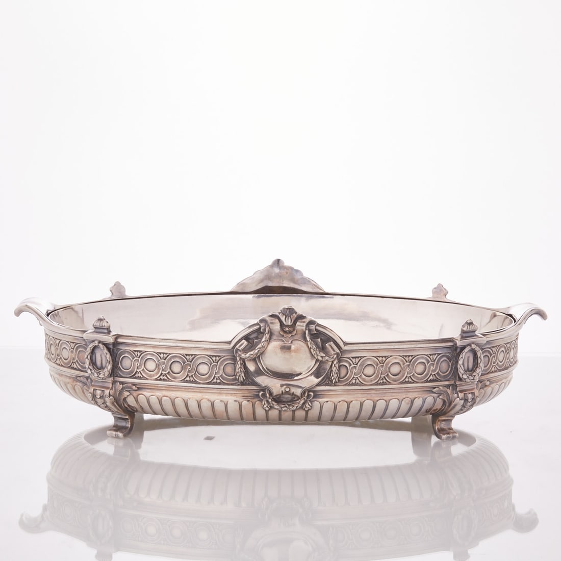 Louis Seize Jardiniere: Louis Seize Jardiniere Silver-plated. Hallmarks: Maker's mark. 10 x 45.5 x 26 cm.