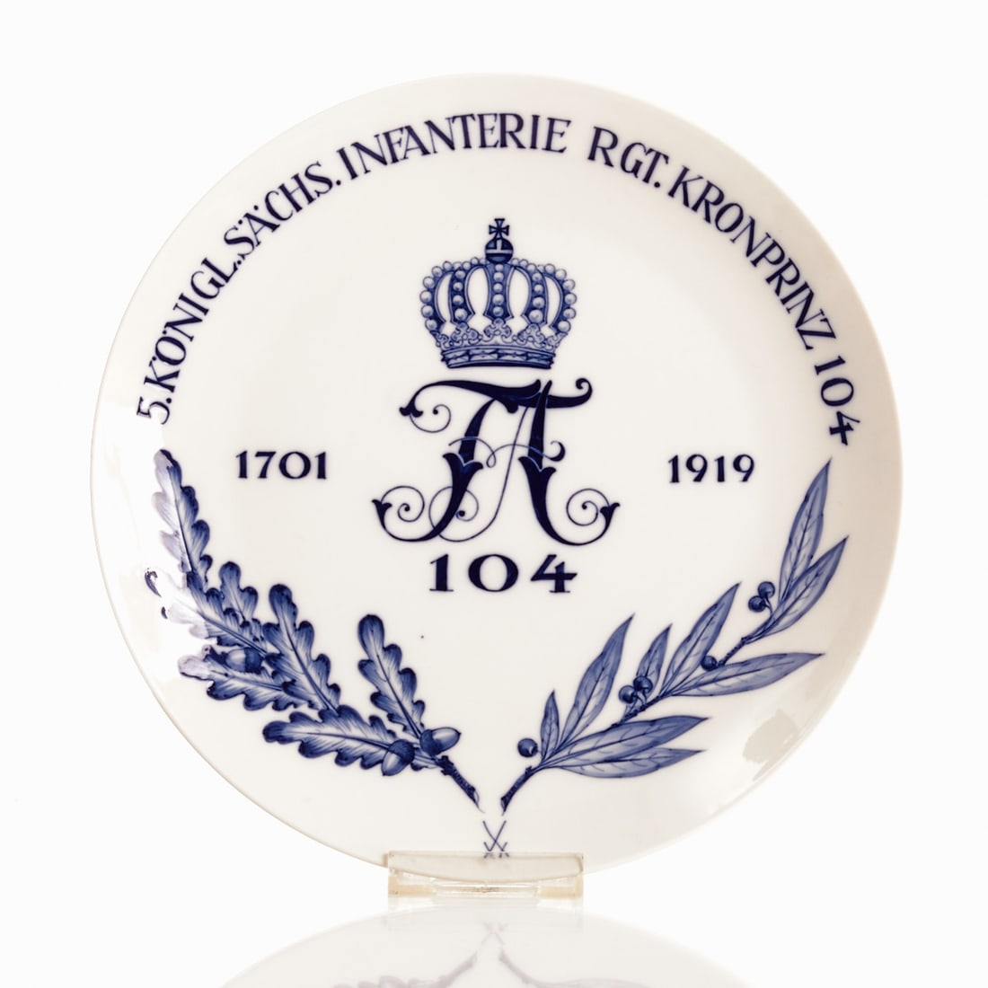 Regimental Plate 5th Royal Saxon Infantry Regiment Crown Prince 104. Meissen 1919.: Regimental Plate 5th Royal Saxon Infantry Regiment Crown Prince 104 State Porcelain Manufactory, Meissen 1919. Porcelain, white, glazed. Painted blue under the glaze. Blue sword mark under the
