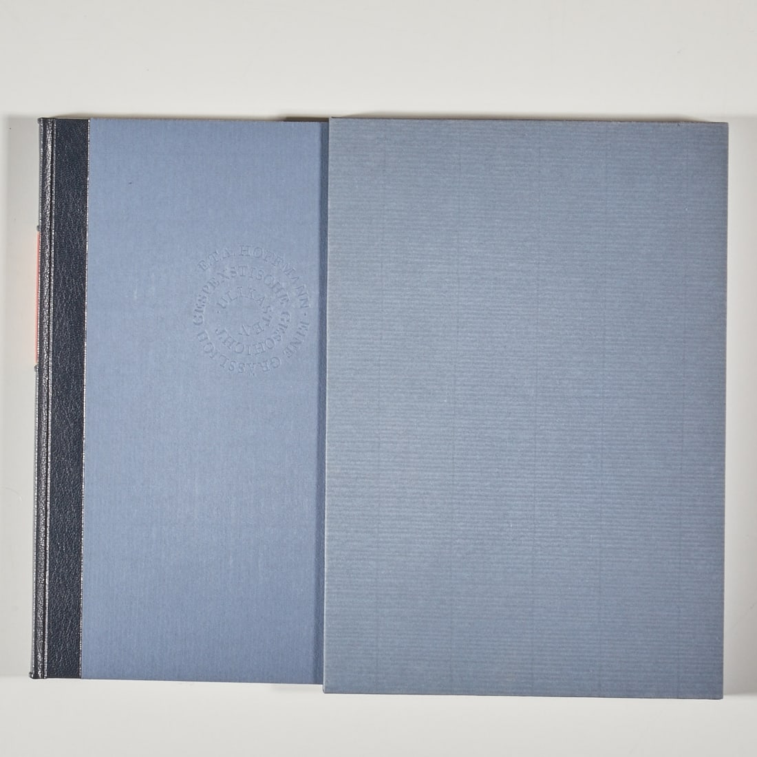 E.T.A. Hoffmann: E.T.A. Hoffmann - "A Hideously Spooky Story" - Berlin, Quetsche 1986. Numbered edition: 81/95. Half-leather with slipcase, blind embossing on cover and gold-decorated spine, hand-bound. 35 p. With