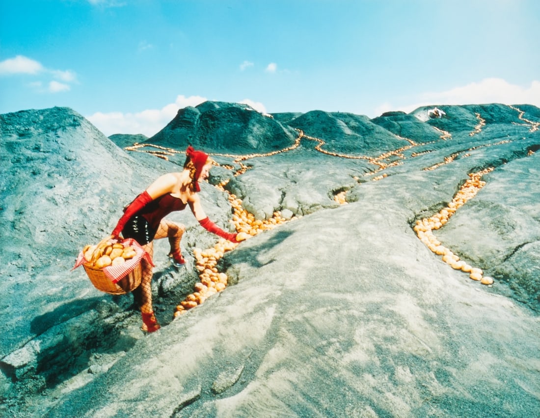 Thomas Brenner: Thomas Brenner 1961 Wiedenbrück - "Bread and Games VII" - (2004) C-Print/paper. 11/50. 23 x 29 cm (sheet size), 40 x 50 cm (dimensions with passepartout). Signed and numbered verso: