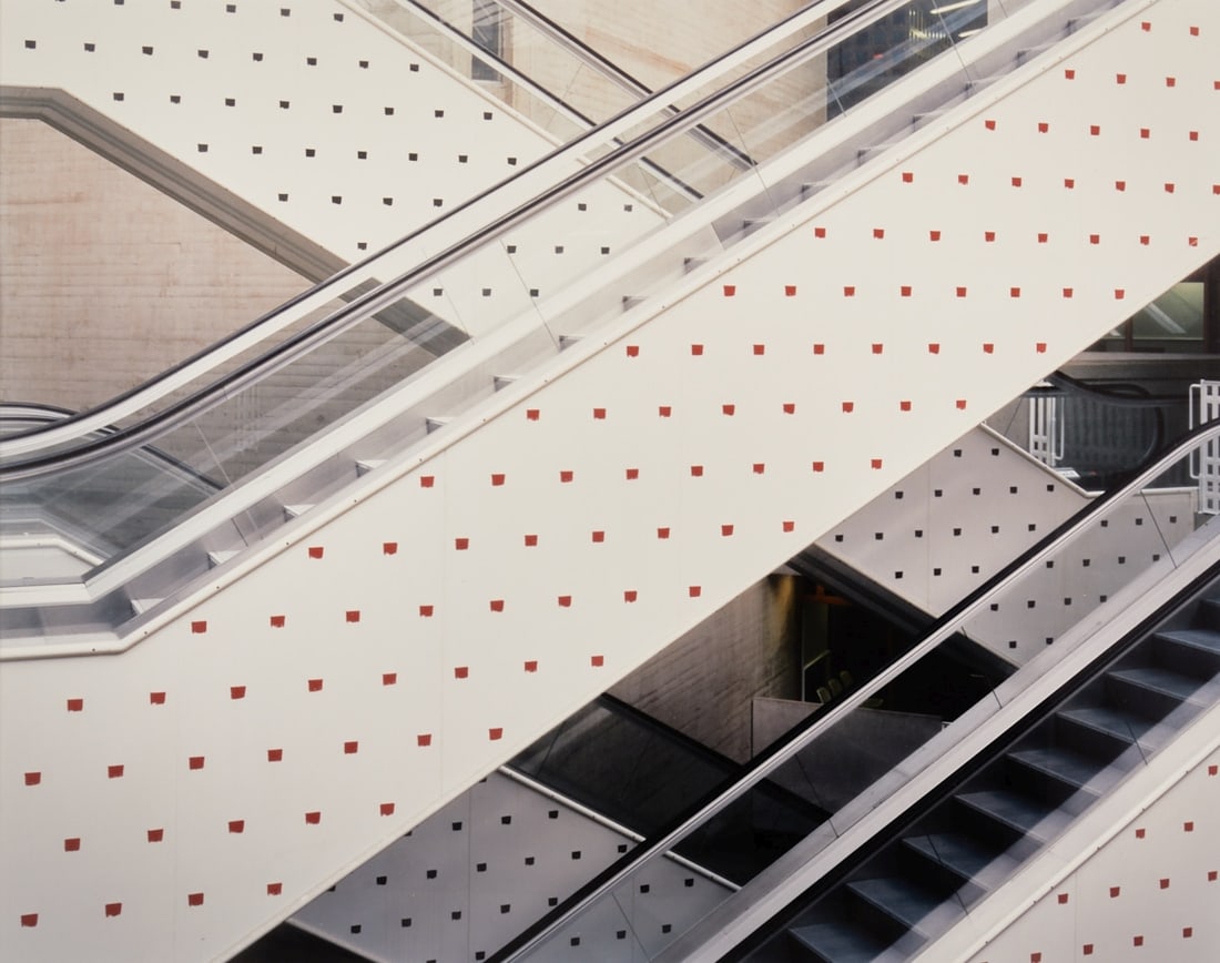 Matthias Hoch: Matthias Hoch 1958 Radebeul - "Centre Hospitalier Universitaire, Liège" - (1995) C-Print/photographic paper. 2/12. 35 x 44.5 cm (passe-partout cutout), 51.9 x 62 cm (dimensions with f