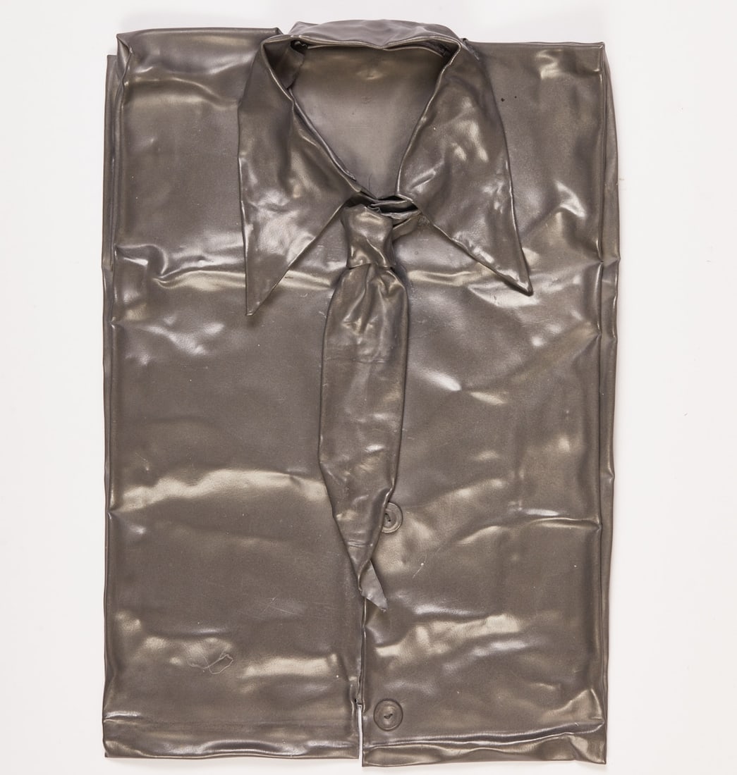 Mechthild Kalisky: Mechthild Kalisky - Folded men's shirt - Lead sheet. 40 x 30 cm. Unsigned. Rest. req.