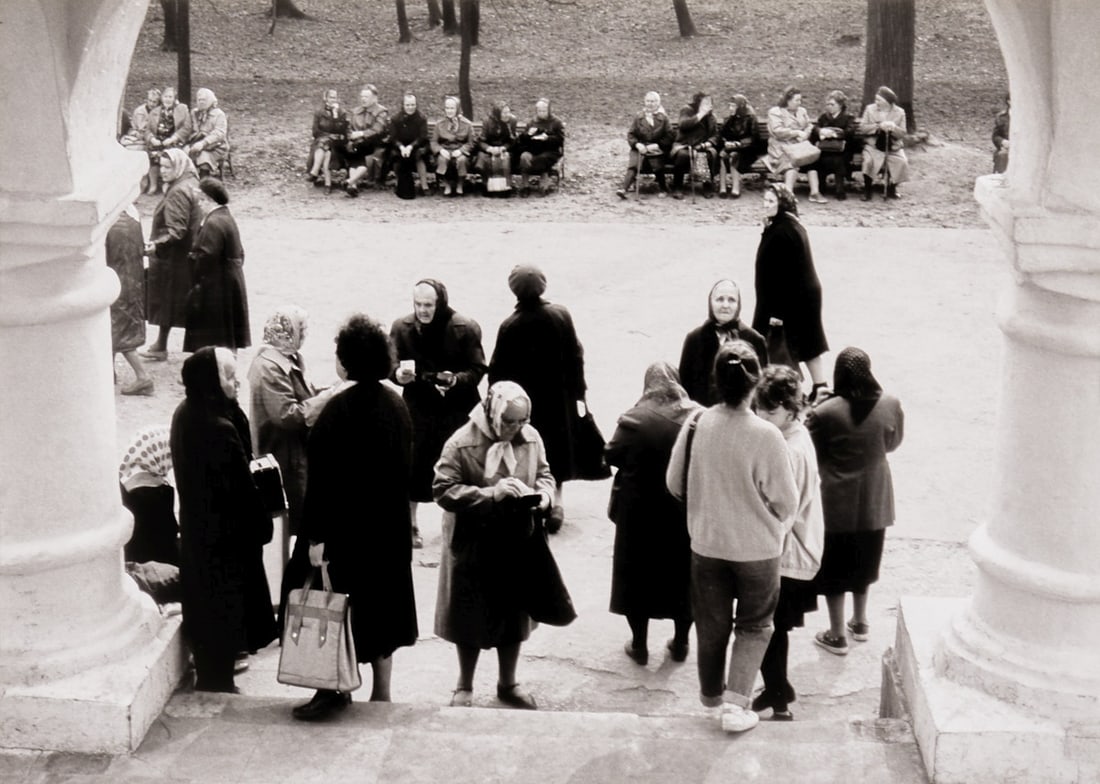 Barbara Klemm 1939: Barbara Klemm 1939 Münster - "Moscow" - (1993) silver gelatin print/photographic paper. 29.7 x 40.4 cm, 51 x 61 cm (dimensions with frame). Signed, titled and dated on the reverse: Barbara Klemm /