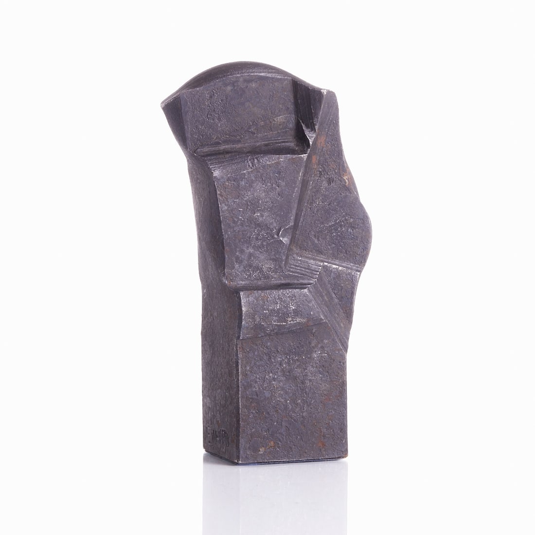 Hannes Meinhard: Hannes Meinhard 1937 Dahlbruch - 2016 Barsinghausen - Untitled - Forged iron. Dark and rusty-brown patina. H. 17 cm. Signed on the side: MEINHARD. - Lit.: Hannes Meinhard. Steel Sculptures.