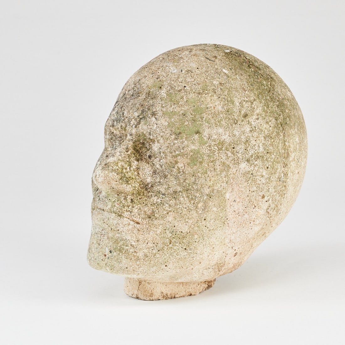 Timm Ulrichs: Timm Ulrichs 1940 Berlin - works in Hanover and Münster - "Cobblestone" - Concrete. H. of the head: 23 cm. Signs of wear. The head was outdoors. T. Ulrichs studied architecture from 195
