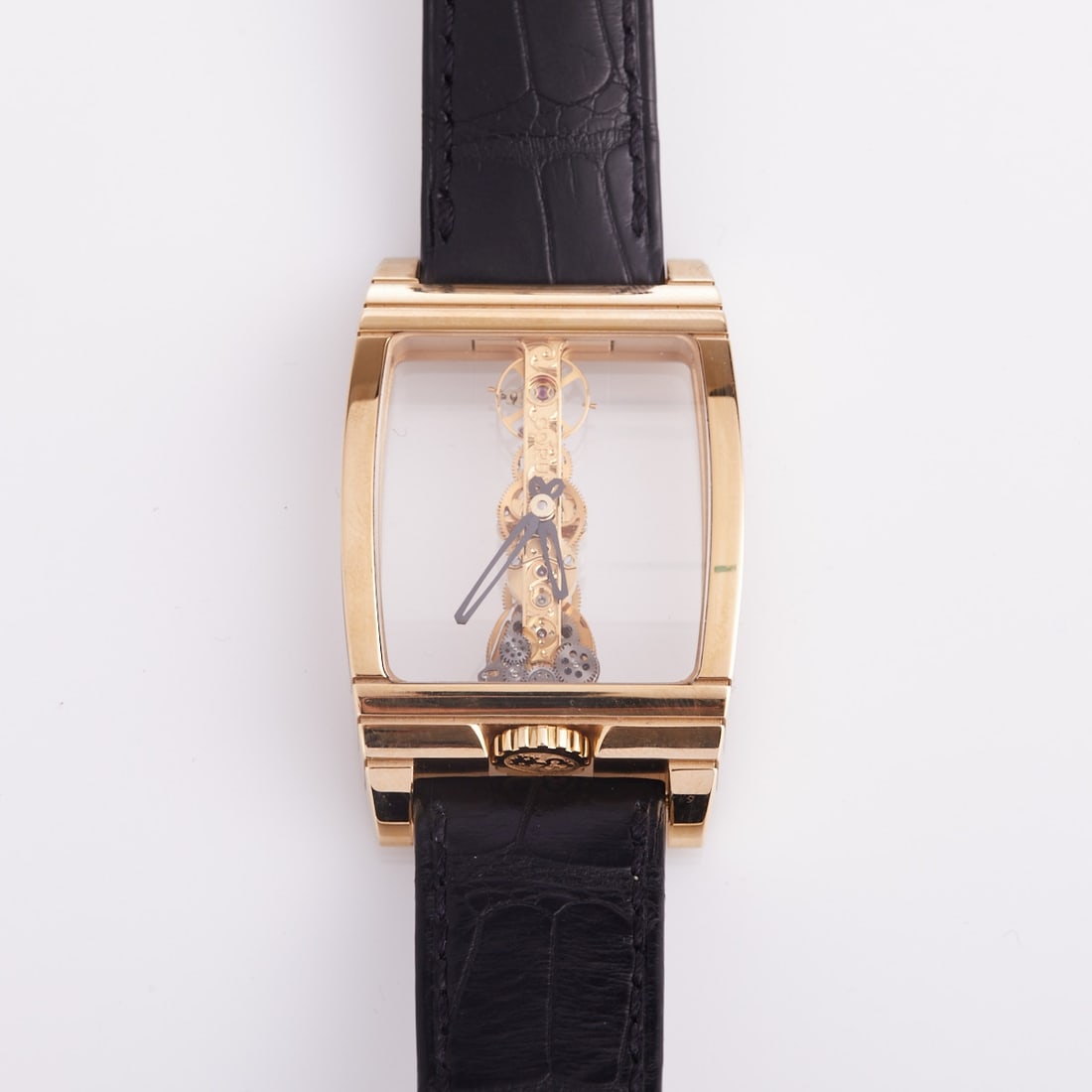 Corum Men's Wristwatch: Corum Men's Wristwatch Manufacturer: Corum, Switzerland. Model: Golden Bridge. 750/- yellow gold, hallmarked. Weight: 90.3 g. Marked on the axis: Corum. Marked and numbered on the back: Corum, 2141184