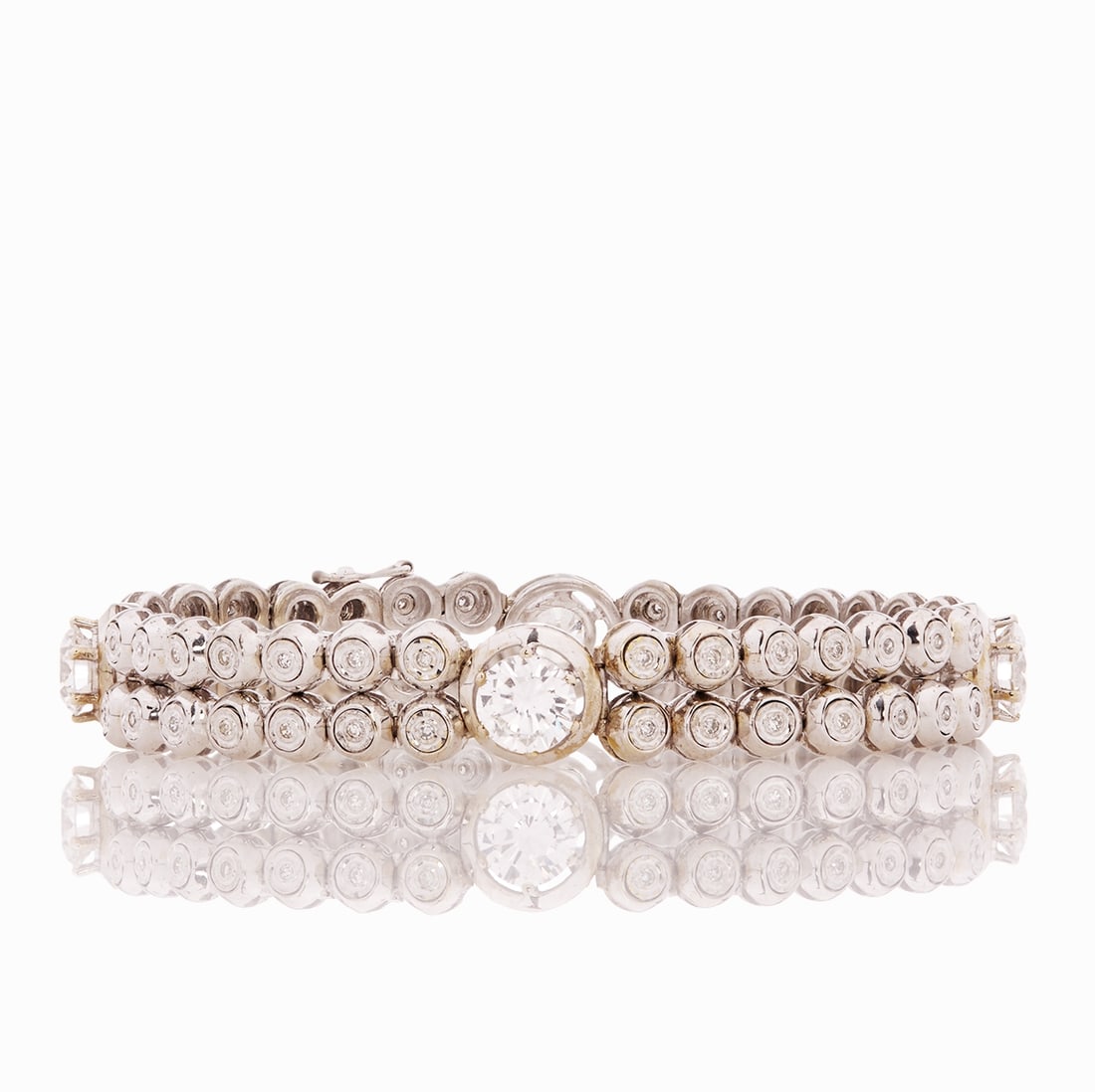 Brilliant-Cut Diamond Bracelet with Four Carat Diamonds: Brilliant-Cut Diamond Bracelet with Four Carat Diamonds 750/- white gold, hallmarked. Total weight: 28.5 g. 4 brilliant-cut diamonds of approx. 4.5-4.8 ct (tw/vsi). 56 diamonds in 8/8-cut totaling