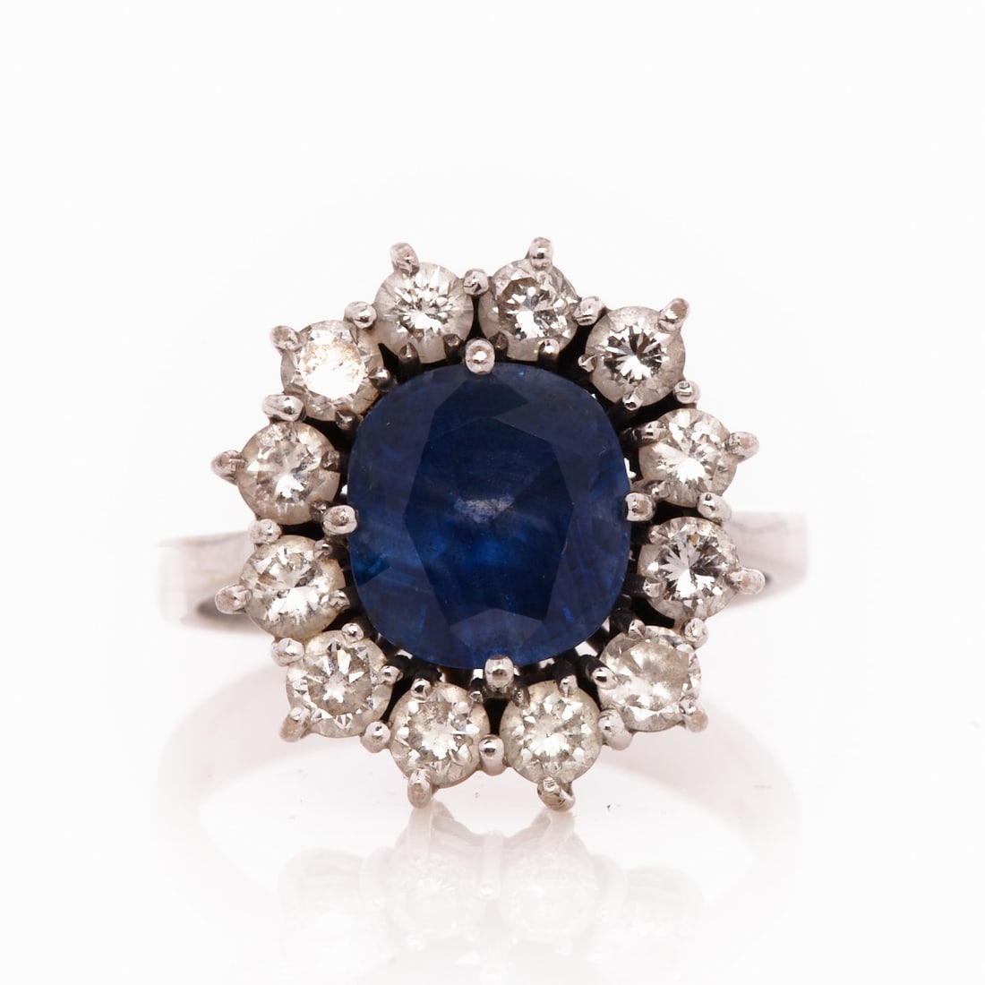Sapphire Ring with Brilliant-cut Diamonds (1 of 1)