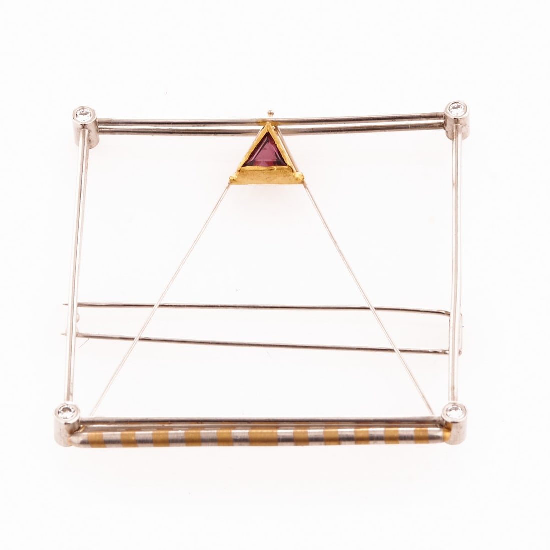 Designer Jewelry: Geometric brooch with brilliant-cut diamonds and garnet: Designer jewelry: Geometric brooch with brilliant-cut diamonds and garnet Design: Wilhelm Buchert (1929 Zwickau - 2023 Kiel) Unique piece. 900/- fine gold, unstamped, and 950/- platinum, unstamped. To