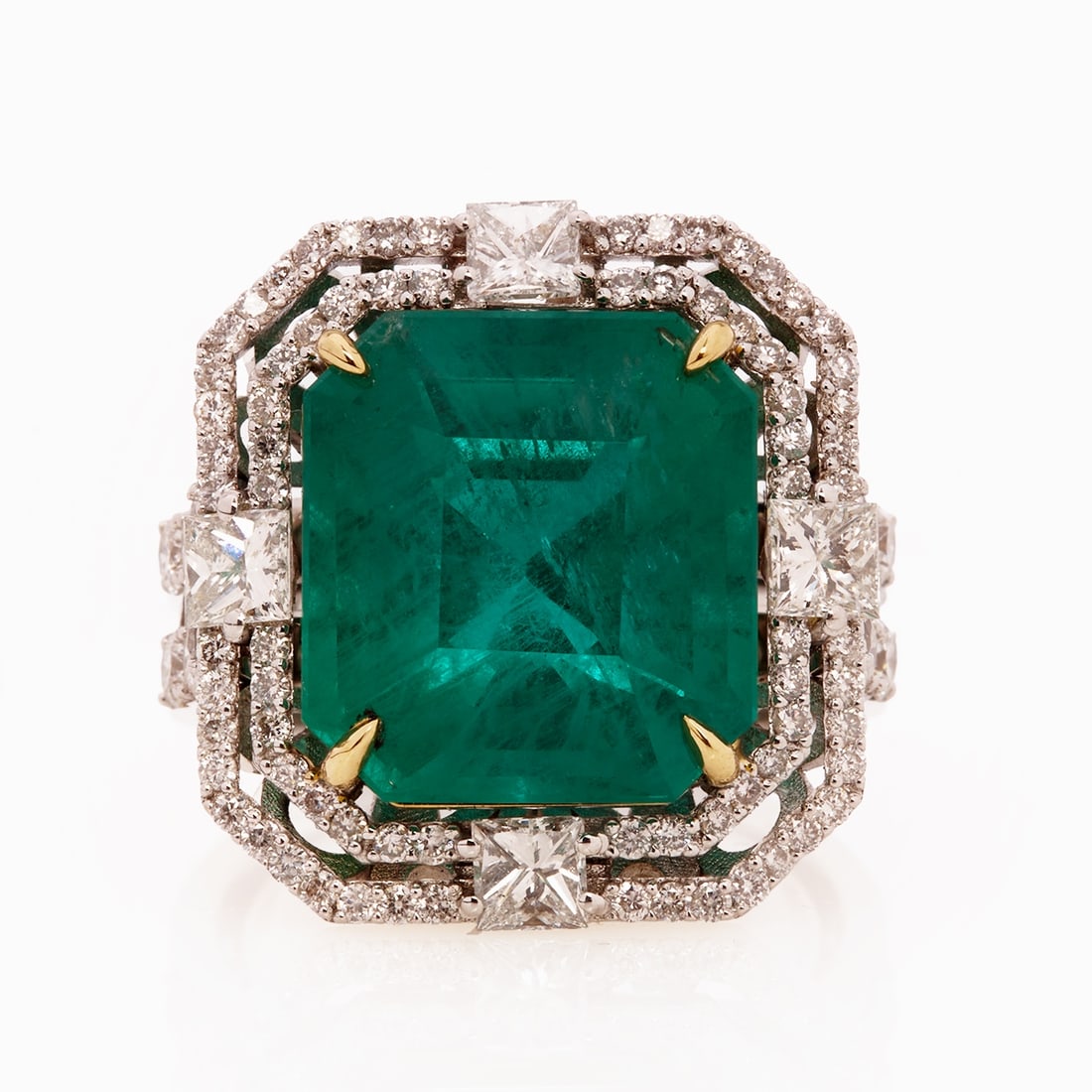 Ring with large emerald (1 of 1)