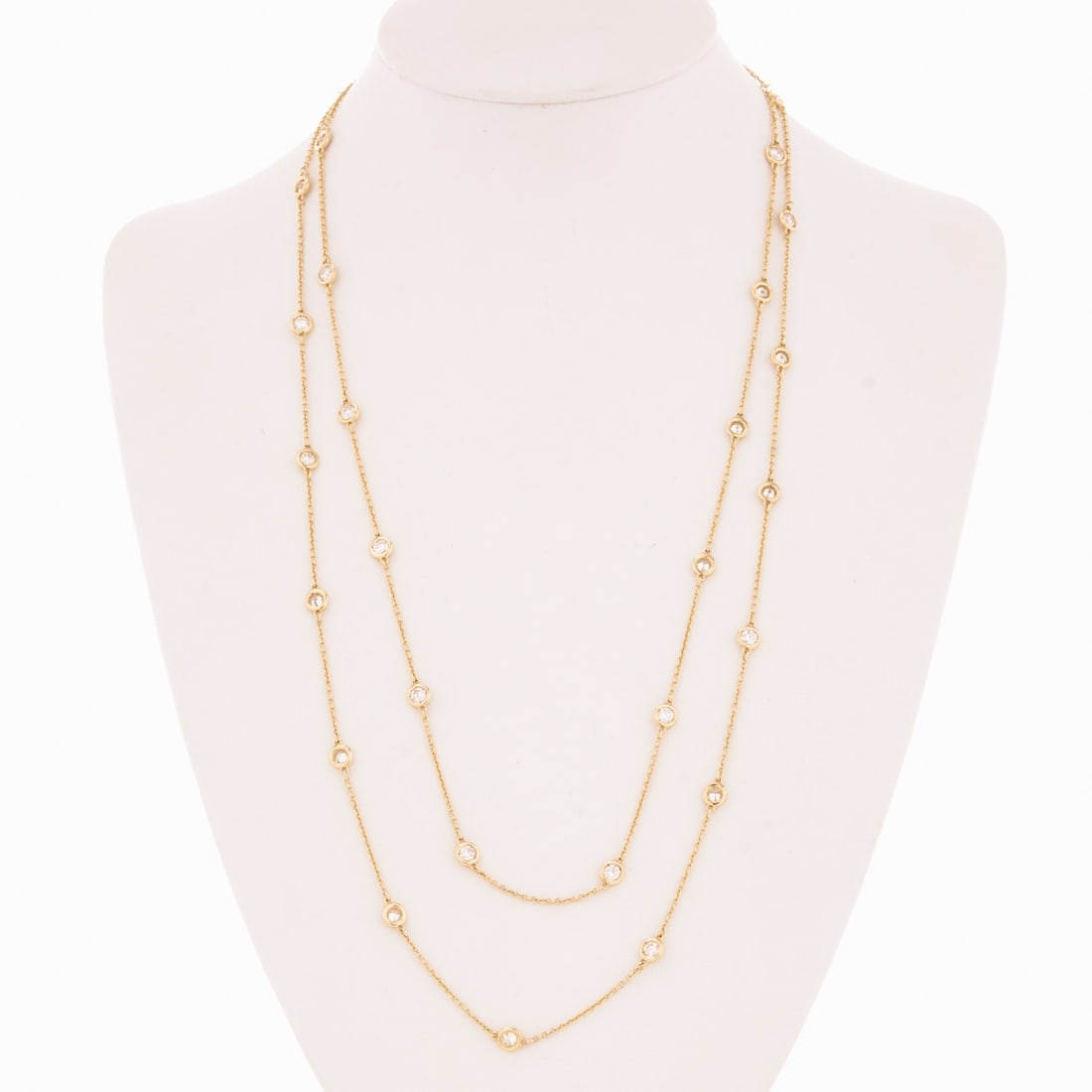 Brilliant-cut diamond necklace in yellow gold: Brilliant-cut diamond necklace in yellow gold 585/- yellow gold, stamped. Total weight: 7.94 g. 31 brilliant-cut diamonds totaling approx. 3.00 ct (tw-w/vsi-p). Very good condition. Classic necklace