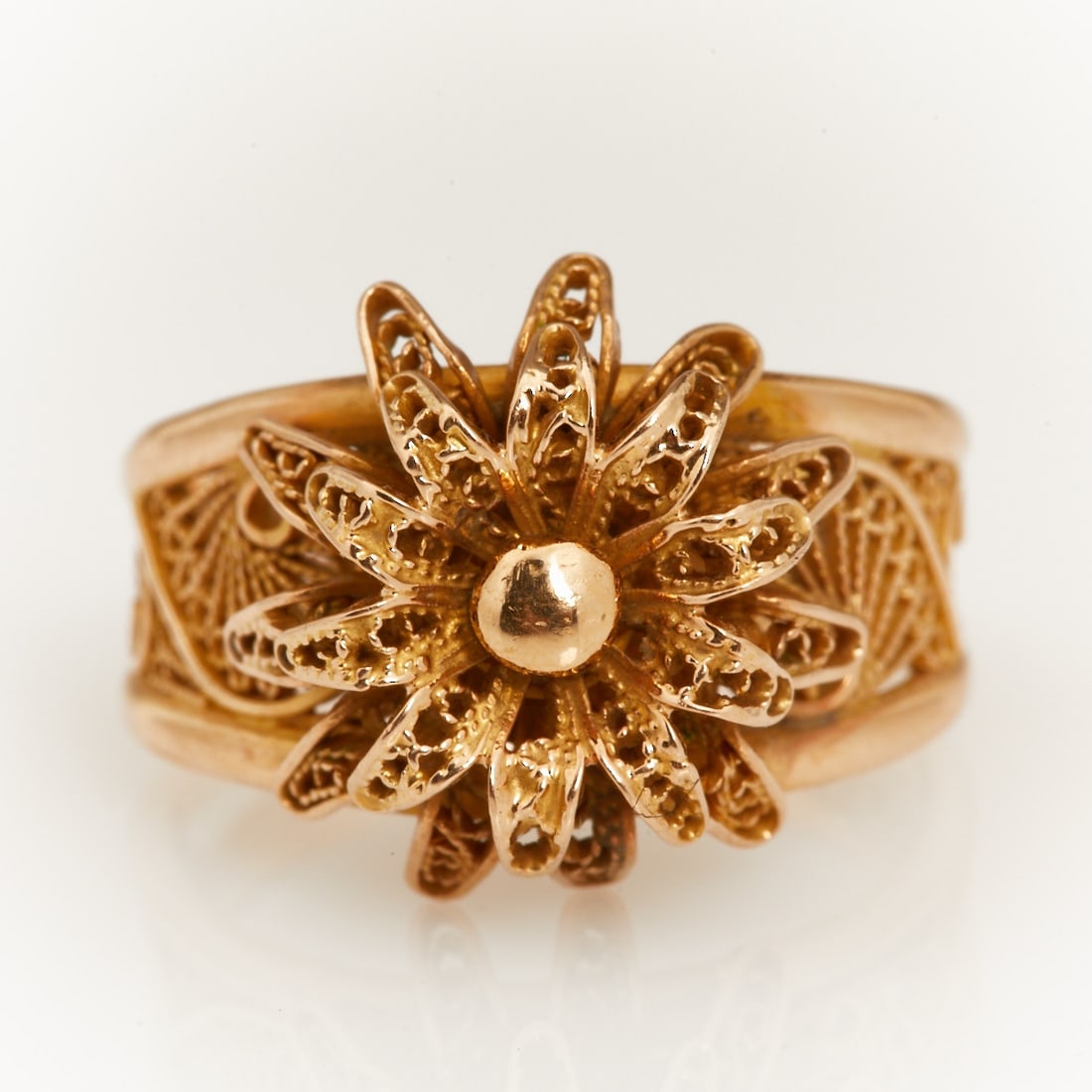 Flower-shaped Filigree Ring (1 of 1)