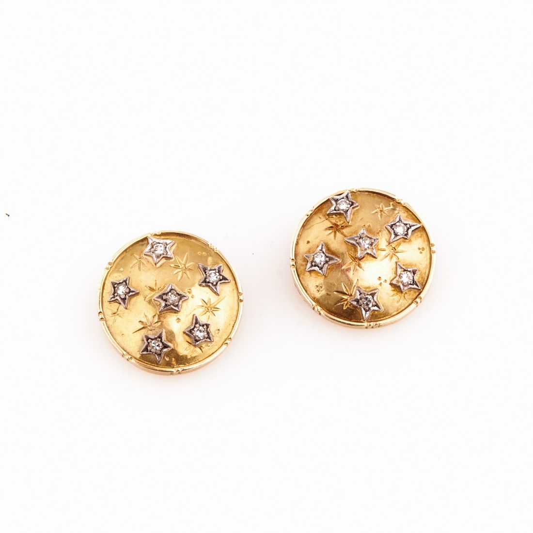 Pair of Round Star Ear Clips with Brilliant-Cut Diamonds: Pair of round star ear clips. 585/- yellow gold, stamped. Weight: 9.6 g. 12 diamonds in 8/8th cut. L. 2 cm. Clips. Good condition.