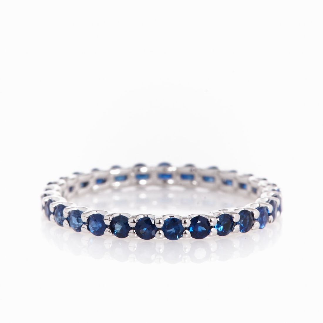 Memory Ring with Sapphires: Memory Ring with Sapphires 750/- white gold, stamped. Total weight: 1.16 g. 29 sapphires, totaling approx. 0.88 ct. Ring size 50.5. Very good condition. Fine ring with evenly set sapphires of