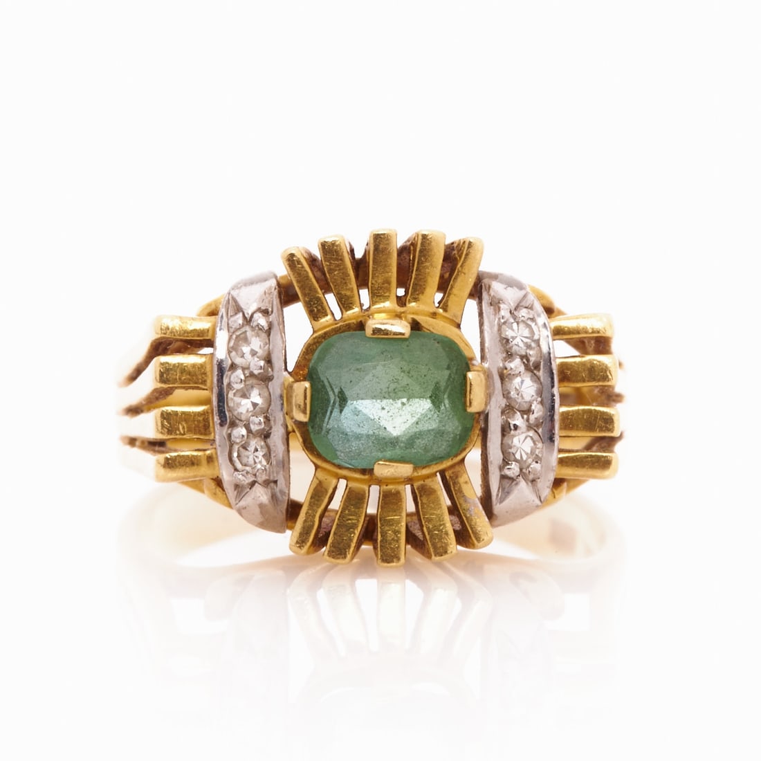 Ring with Emerald and Brilliants (1 of 1)