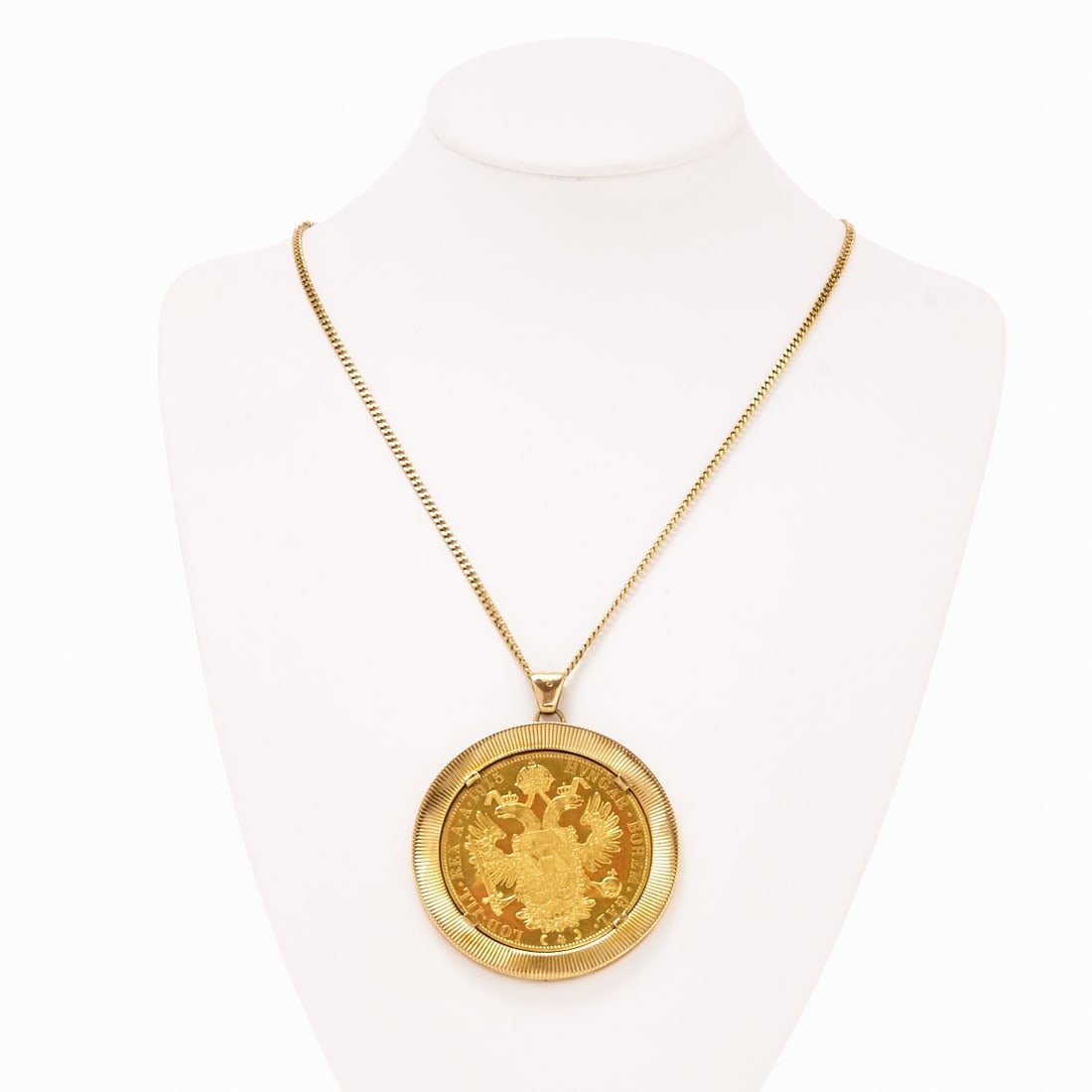 Coin pendant with chain - Emperor Franz Joseph: Coin pendant with chain - Emperor Franz Joseph Chain: 585/- yellow gold, hallmarked. Punze. L. 75.5 cm. Pendant: 585/- yellow gold and 986/- fine gold, hallmarked. Total weight: 33.07 g. Pendant