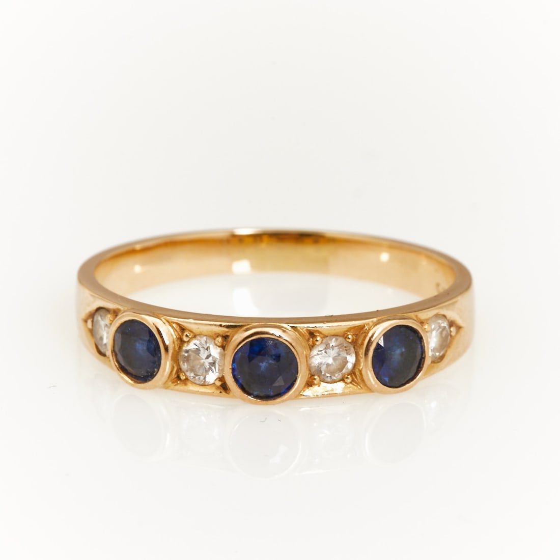 Band ring with sapphires and brilliant-cut diamonds (1 of 1)