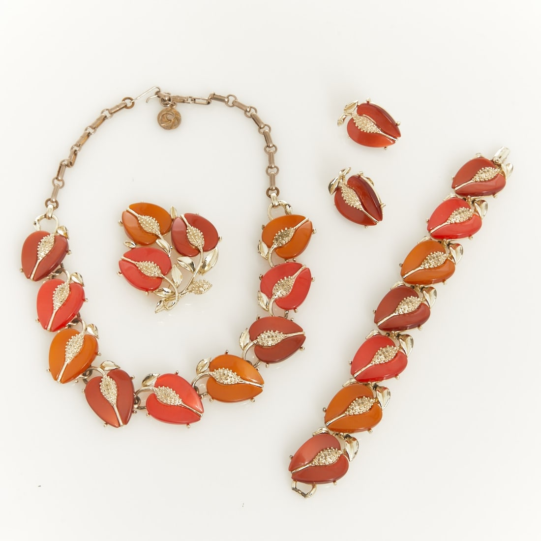 LISNER - Vintage Thermoset ''Peach Pit'' Parure (4 Pieces) (1 of 1)