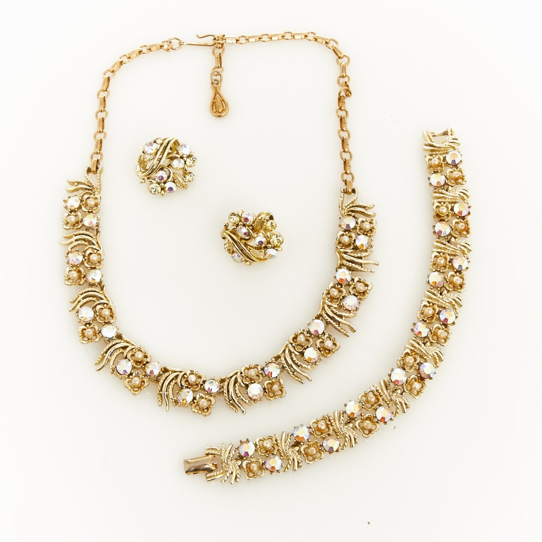 CORO - Vintage Necklace and Bracelet with matching Lisner Ear Clips (1 of 1)