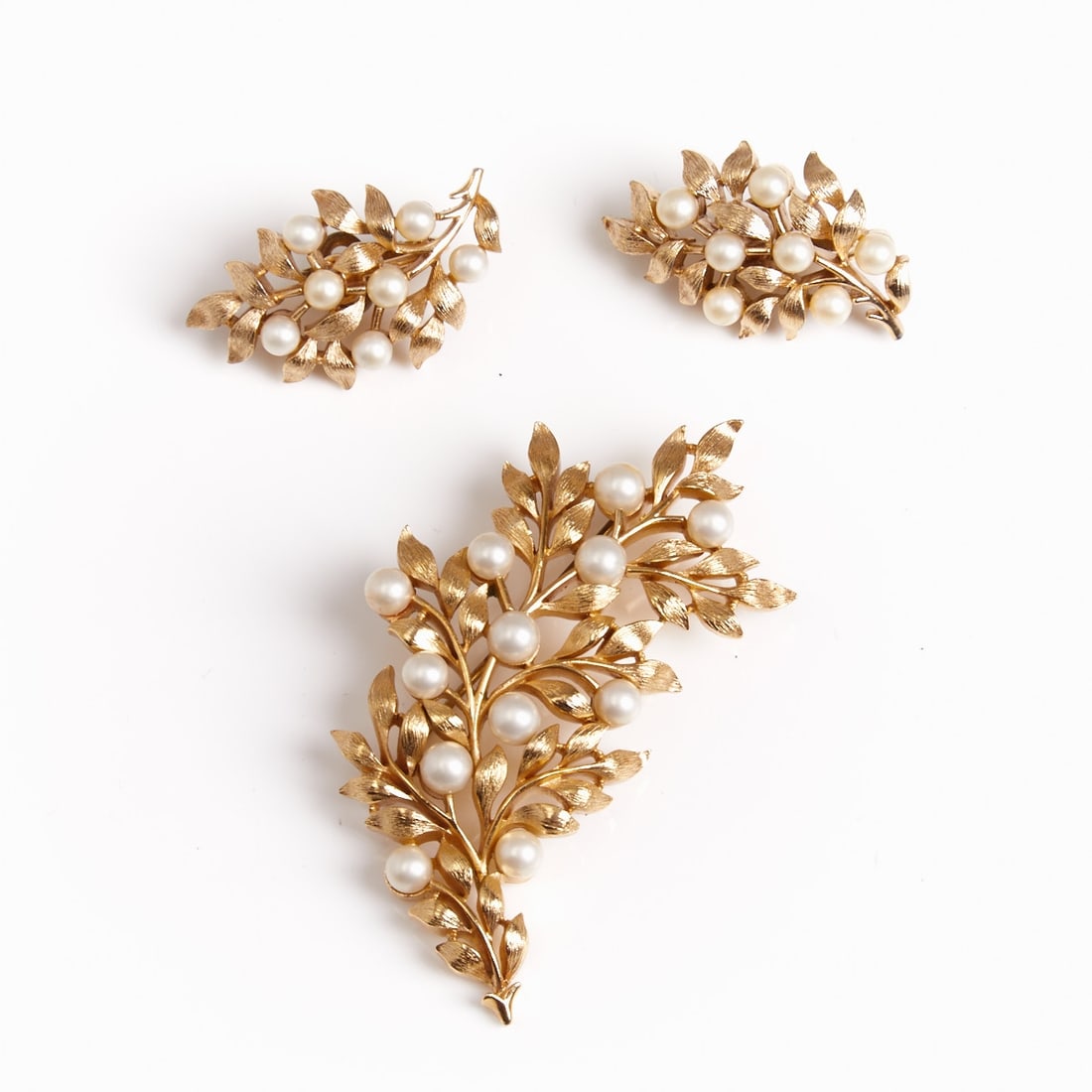 TRIFARI Alfred Philippe - Vintage Brooch and Pair of Ear Clips (1 of 1)