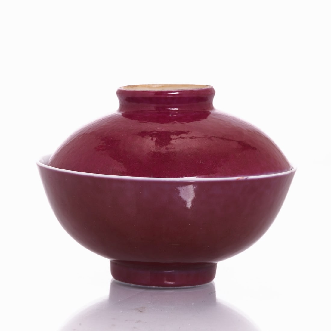 Red glazed bowl with lid (1 of 2)