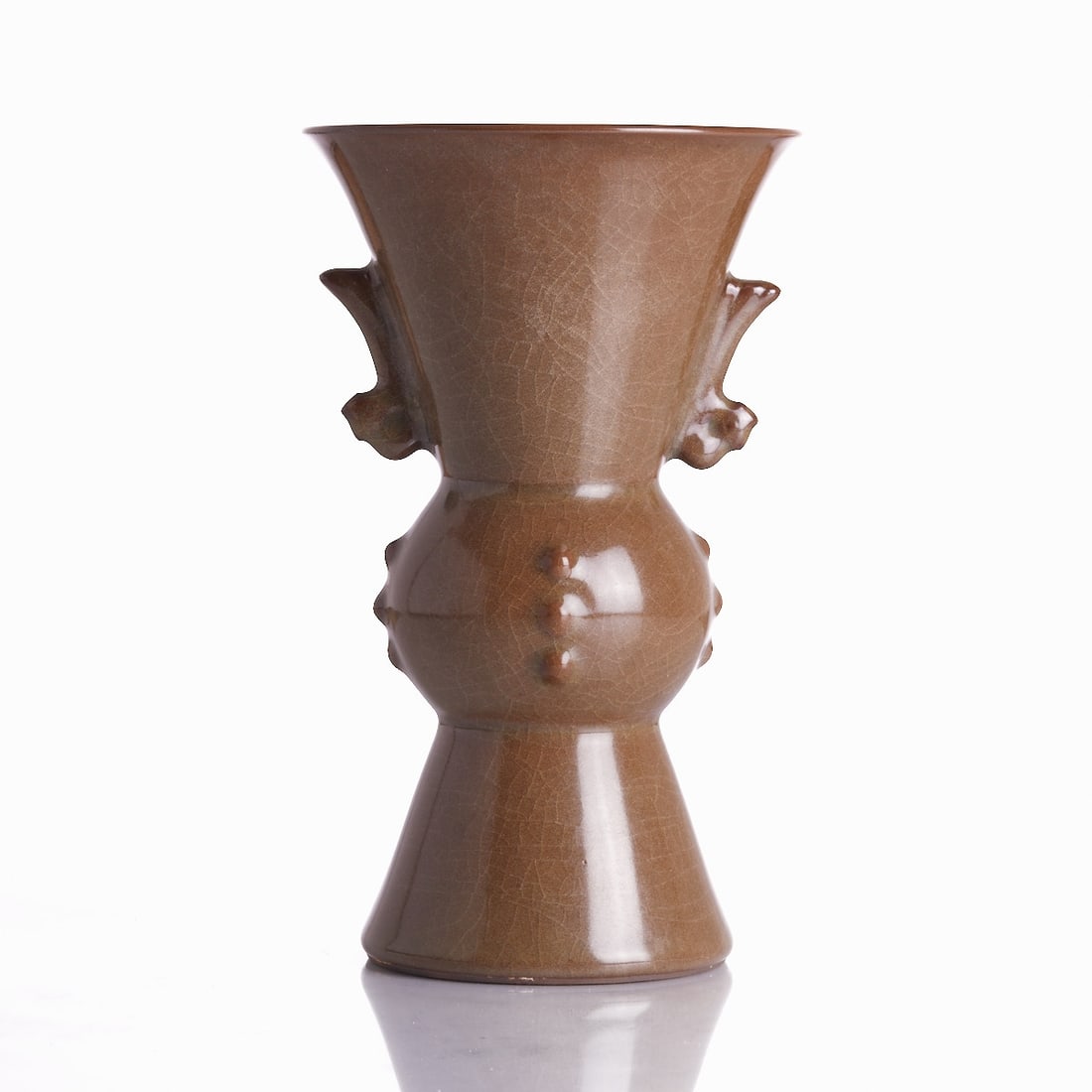 A Gu vase with tea-dust glaze: A Gu vase with tea-dust glaze China, probably 18th century. Ceramic, glazed, tea-dust glaze with a beautiful craquelure pattern. H. 23.6 cm. D. of mouth: 14 cm. D. of foot rim: approx. 10 cm.