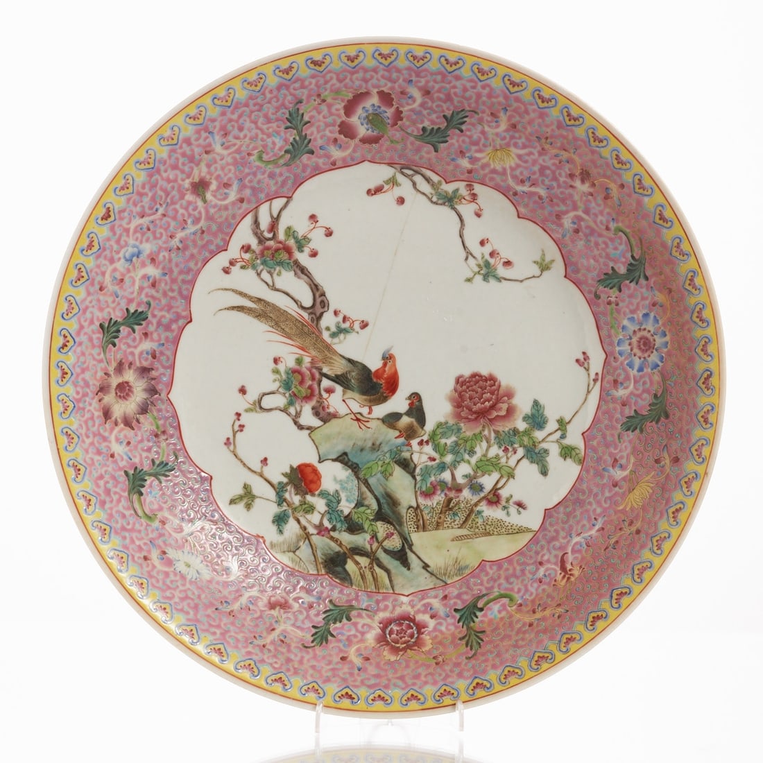 Large Chinese Famille Rose Plate with Qianlong Base Mark: Large Chinese Famille Rose Plate with Qianlong Base Mark China, probably late 19th - early 20th century. Porcelain, polychrome painted. D. 37 cm, H. 7 cm. Very beautiful, finely executed painting