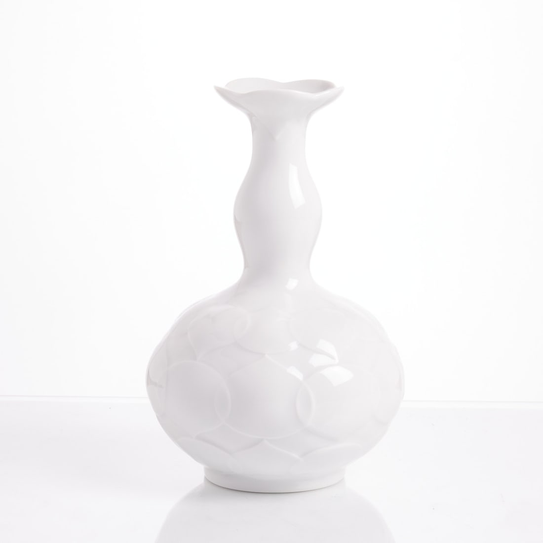 Mid Century Vase - Ludwig Zepner . Meissen 1982.: Mid Century Vase - Ludwig Zepner State Porcelain Manufactory, Meissen 1982. White porcelain, glazed. Blue crossed swords mark under the glaze. 1st choice. Impressed: swords and white. Impressed model 