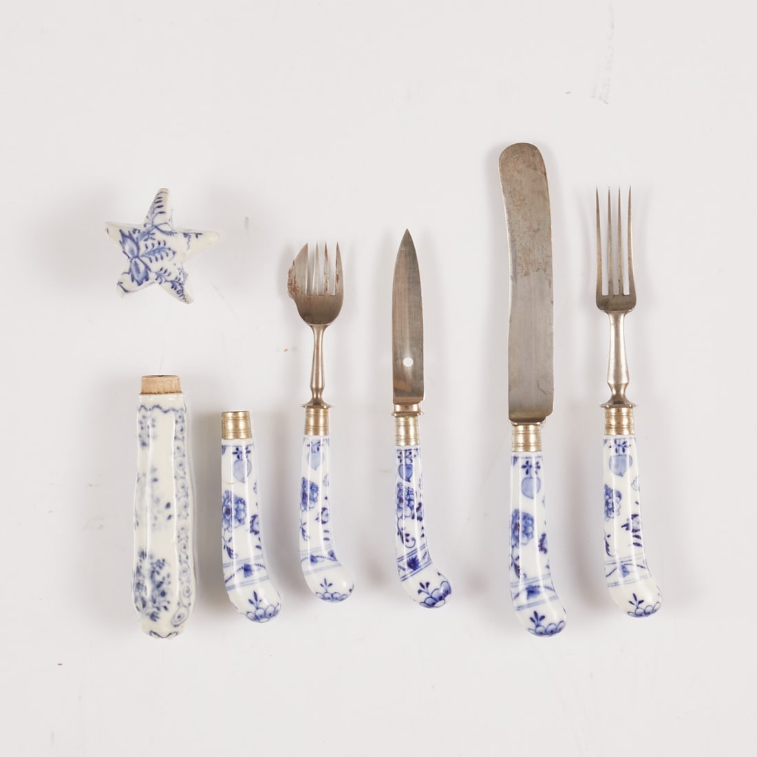 31-piece cutlery set with porcelain handles - Blue Onion pattern, Meissen 1850-1924 (1 of 1)