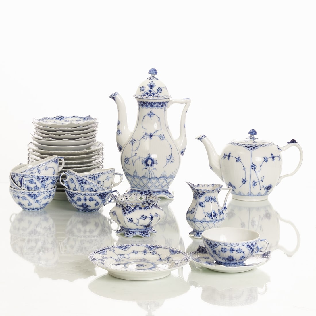 31-piece coffee/tea service for 6 people - Musselmalet Full and Half Lace, Copenhagen 1975-2004 (1 of 1)