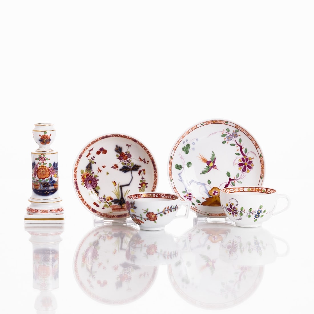2 Cups, 2 Saucers and 1 Candlestick - Indian Painting, Meissen 1750-1972: 2 cups, 2 saucers and 1 candlestick - Indian painting Royal and State Porcelain Manufactory, Meissen 1750-1972. Porcelain, white, glazed. Polychrome and gold painted. Underglaze blue crossed swords ma