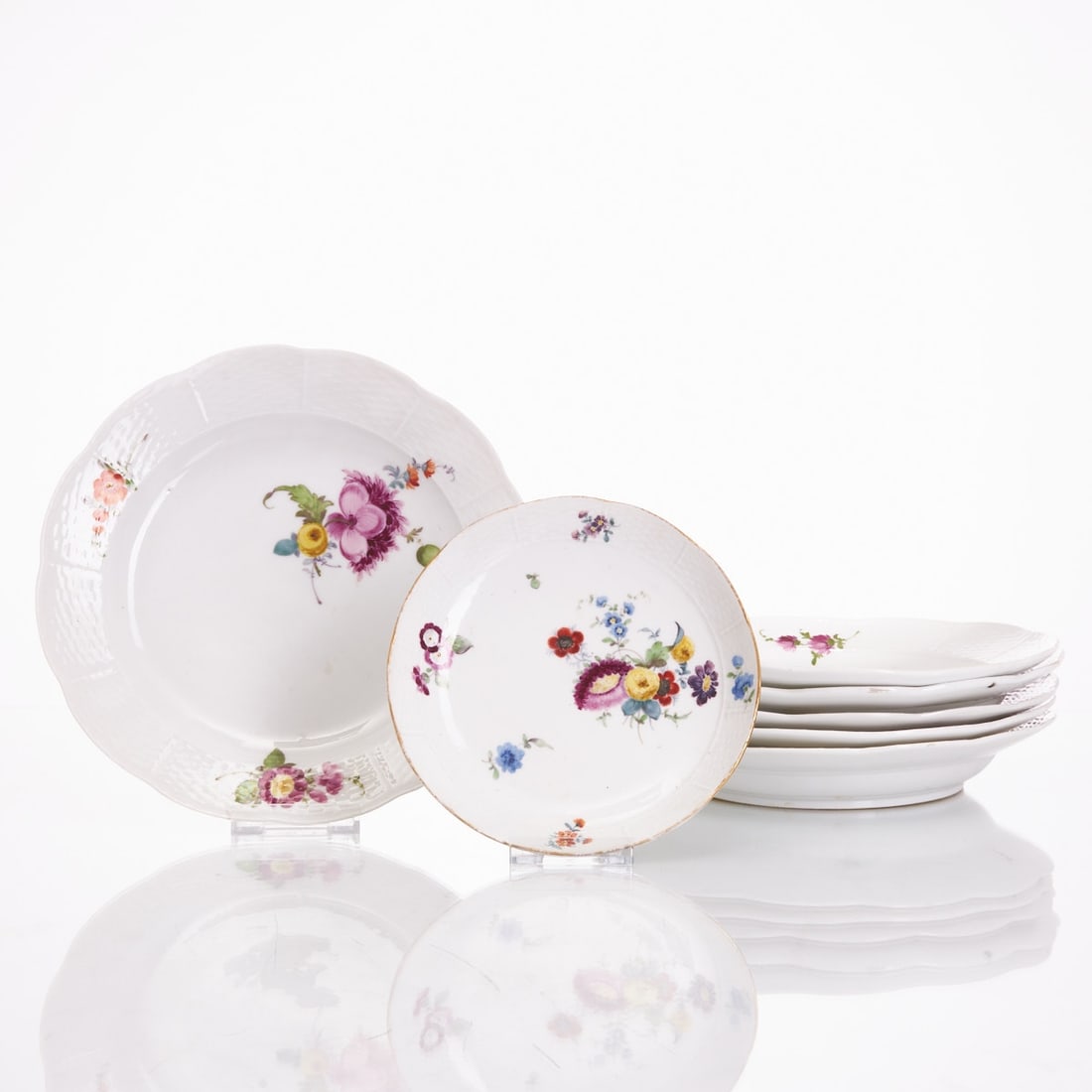 6 Dinner plates - Osier: Flower 3 and 1 round bowl - Osier: Flower bouquet. Meissen probably (1 of 1)