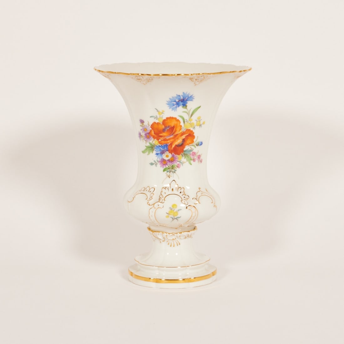 Display Vase - B-shape with floral painting, State Porcelain Manufactory, Meissen 1953, (1 of 3)