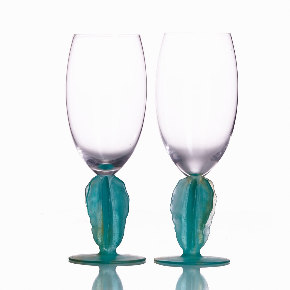 Pate de Verre 2 Beer Glasses Cactus - Hilton McConnico. Daum Fr?¨res & Cie, Verreries de Nancy: Pate de Verre 2 Beer Glasses Cactus - Hilton McConnico Daum Frères & Cie, Verreries de Nancy around 1984. Base with cactus in pâte de verre in green with a slight orange. Marked on th