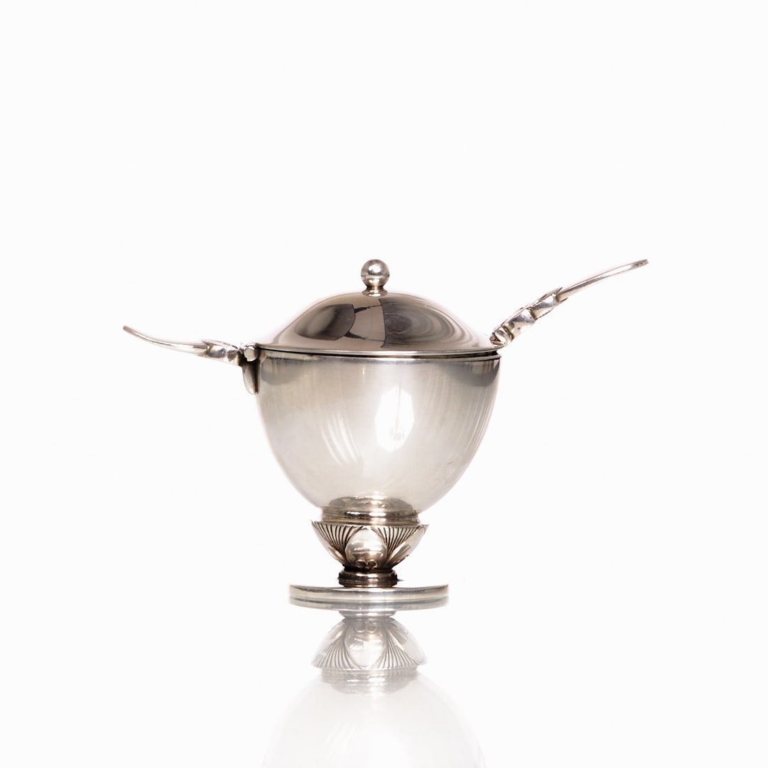 Art Deco Mustard Pot Cactus: Art Deco mustard pot Cactus Georg Jensen/Copenhagen/Denmark, circa 1945/77. Design: Gundorph Albertus. 925 silver. Hallmarks: Manufacturer's mark, Sterling. 629. H. 6.5 cm. Weight: 88 g. Internally en