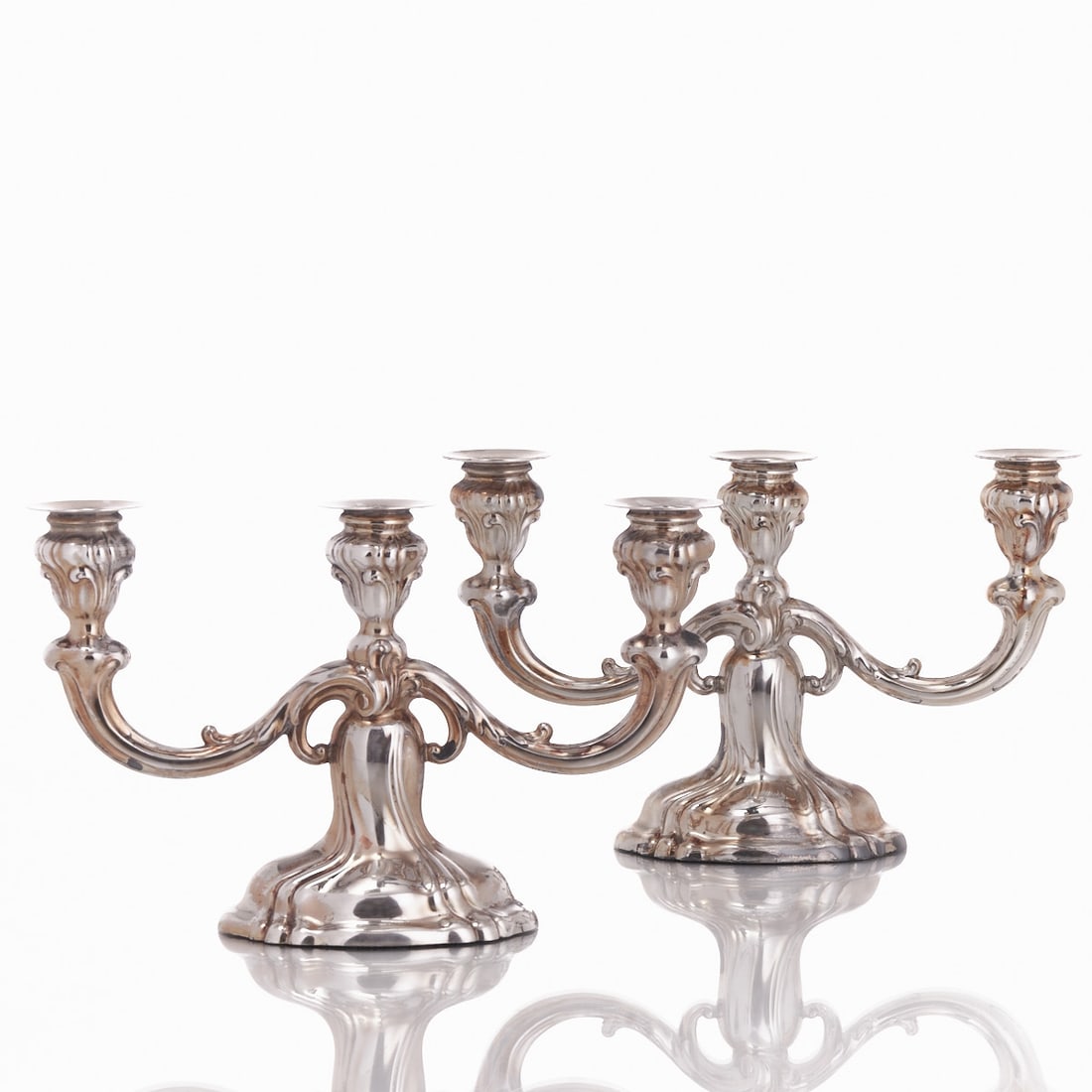 Pair of 3-light table candlesticks in Baroque style: Pair of 3-light table candlesticks in Baroque style Wilhelm Binder/Schwäbisch Gmünd. 925 silver. Hallmarks: maker's mark, 925, crescent/crown. 17.5 x 29.5 x 10 cm. Weight: 1312 g (weighted).
