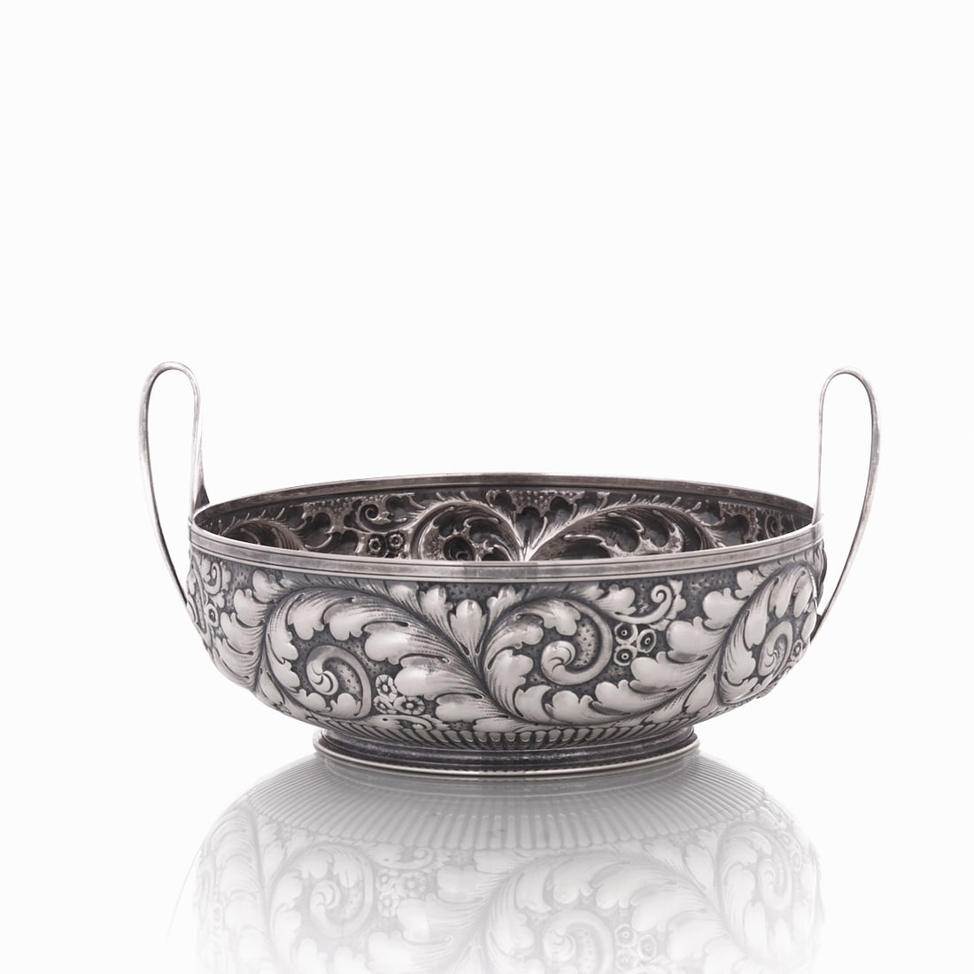 Fruit Bowl: Fruit bowl Gorham/Providence/Rhode Island/USA. 925 silver. Hallmarks: maker's mark, Sterling. D. 25 cm. Weight: 538 g.