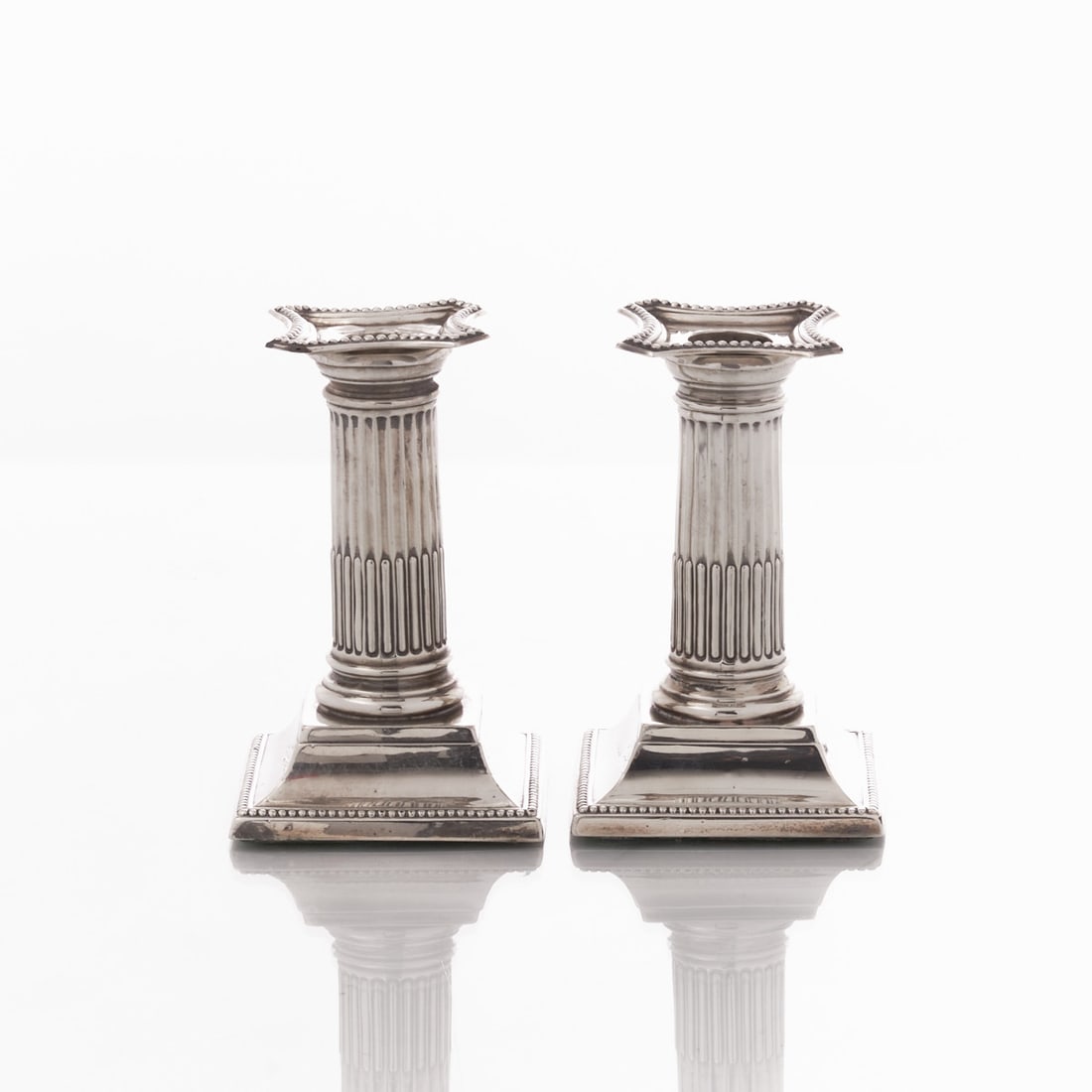 Pair of Table Candlesticks: Pair of table candlesticks Birmingham/England, circa 1906/07. 925 silver. Hallmarks: maker's mark, city and fineness marks, date letter. H. 13 cm. Weight: 648 g.