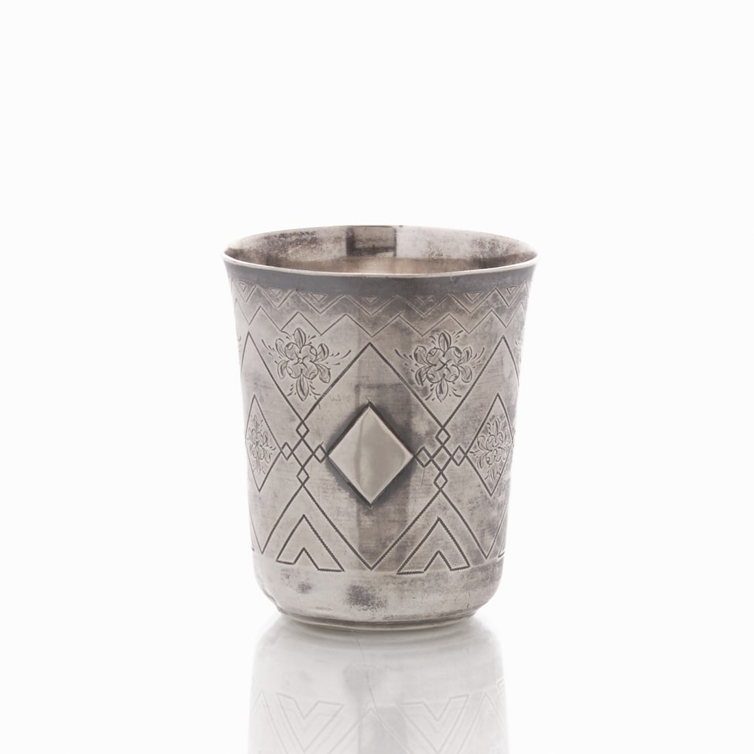 Beaker: Beaker Moscow/Russia, circa 1878. 84 Zolotniki. Hallmarks: maker's mark, city and fineness stamp, year stamp. H. 8 cm. Weight: 86 g. Restored.