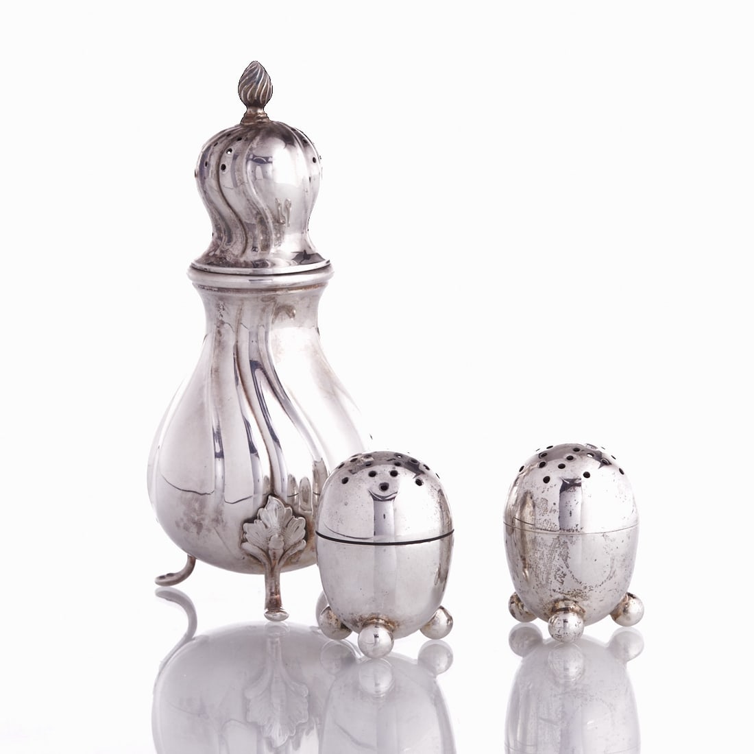 Pair of Salt and Pepper Shakers & 1 Sugar Shaker (1 of 1)
