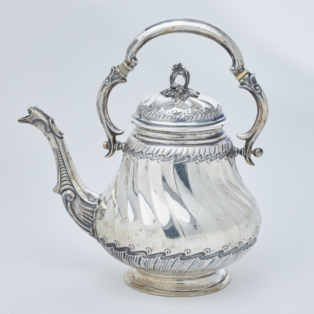 Biedermeier style teapot: Biedermeier style teapot 800 silver. Hallmarks: Manufacturer's mark, 800. H. 26.5 cm. Weight: 698 g. Dented/damaged.