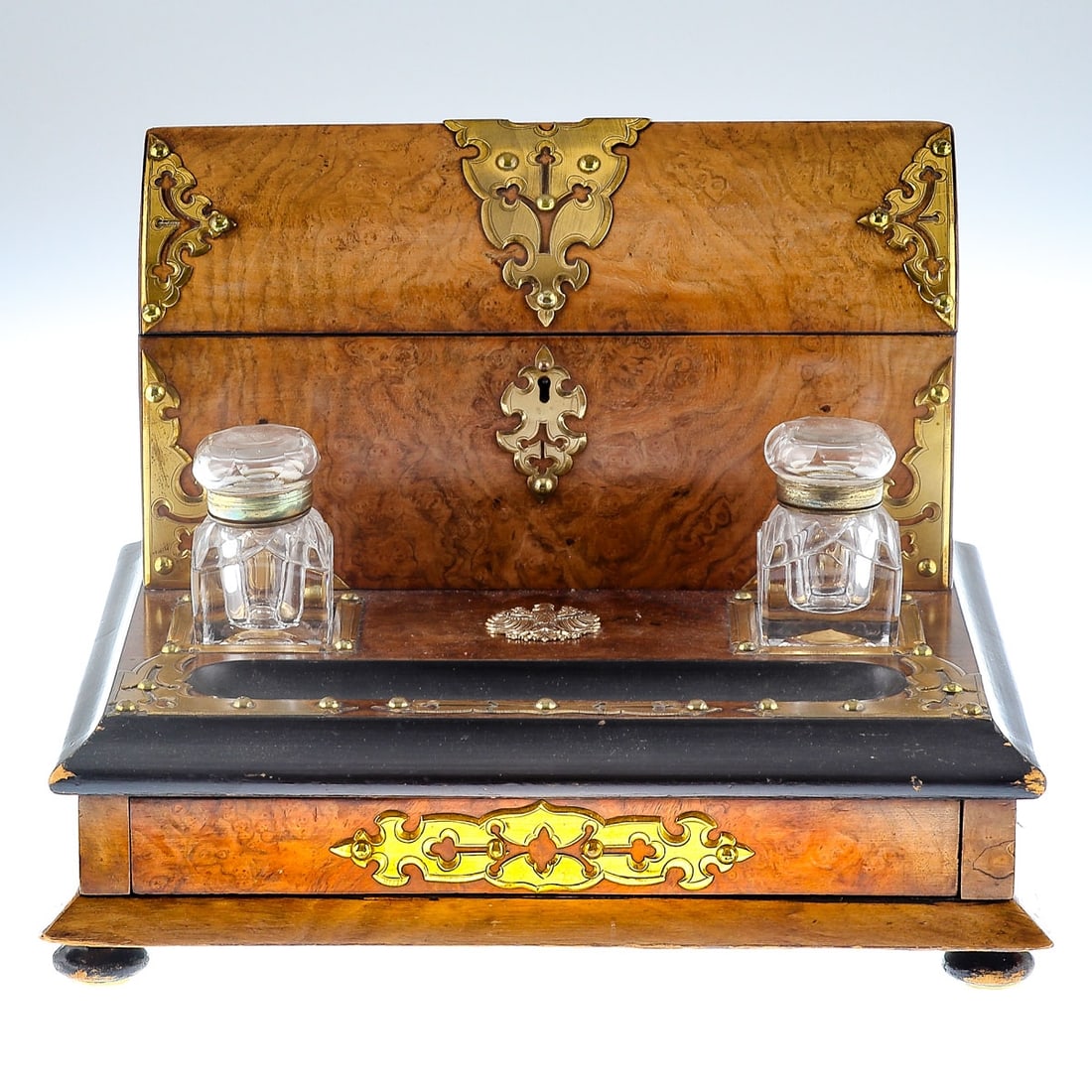 Rare Historicism writing casket: Rare Historicism writing casket Circa 1880. Walnut. Brass. Glass. 24.3 x 32 x 27 cm. Damaged. On four squat ball feet. Square body with ebonized edges, a tray for writing utensils, and two inkwells. B