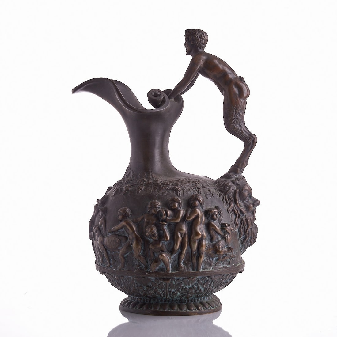 Bronze jug with satyr handle: Bronze jug with satyr handle 19th century bronze, green patinated. H. 40 cm, W. 24 cm. Traces of age and use, slight unevenness in the neck, slightly tarnished in a few places, slight abrasion on the 
