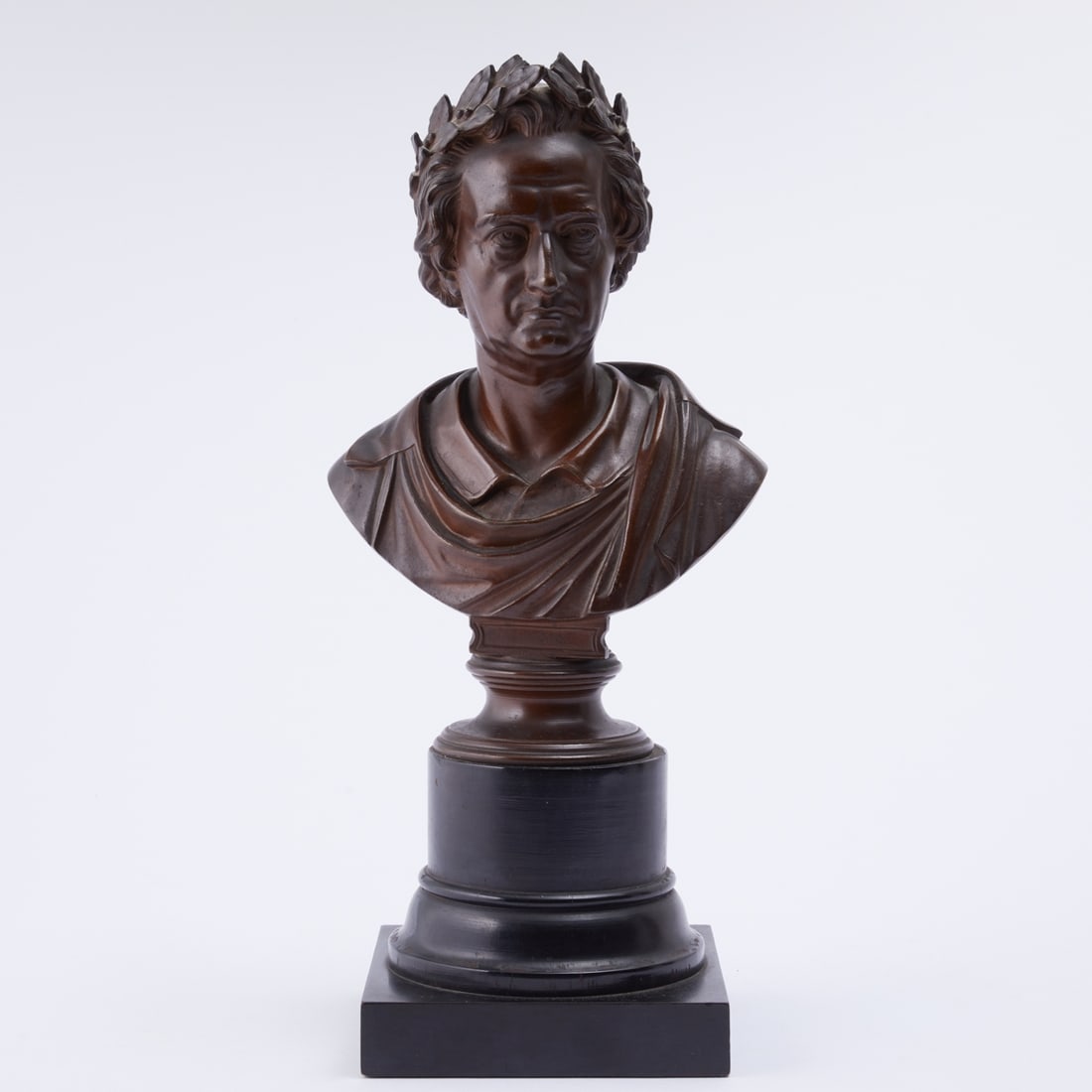 20th Century Artist: 20th Century Artist Circa 1900. - Goethe with laurel wreath - White metal. Red-brown patinated. H. without/with base 28.5/40 cm. Monogrammed on the reverse: PH.