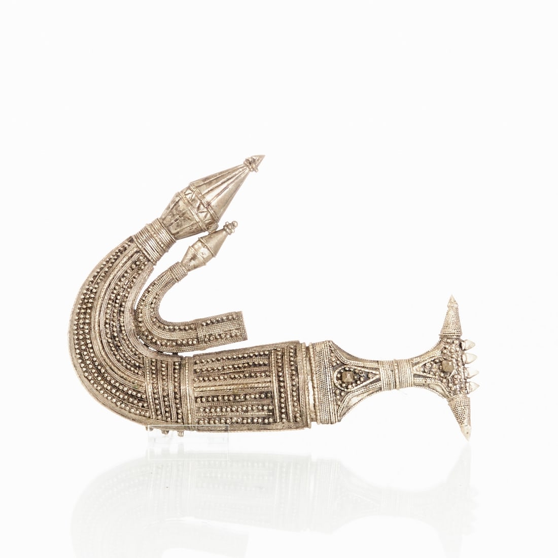 Oriental Khanjar: Oriental Khanjar Probably Yemen or Middle East, early 20th century. Dimensions approx. 28 × 20 cm. The characteristically curved shape with richly reliefed and filigree decorated metal