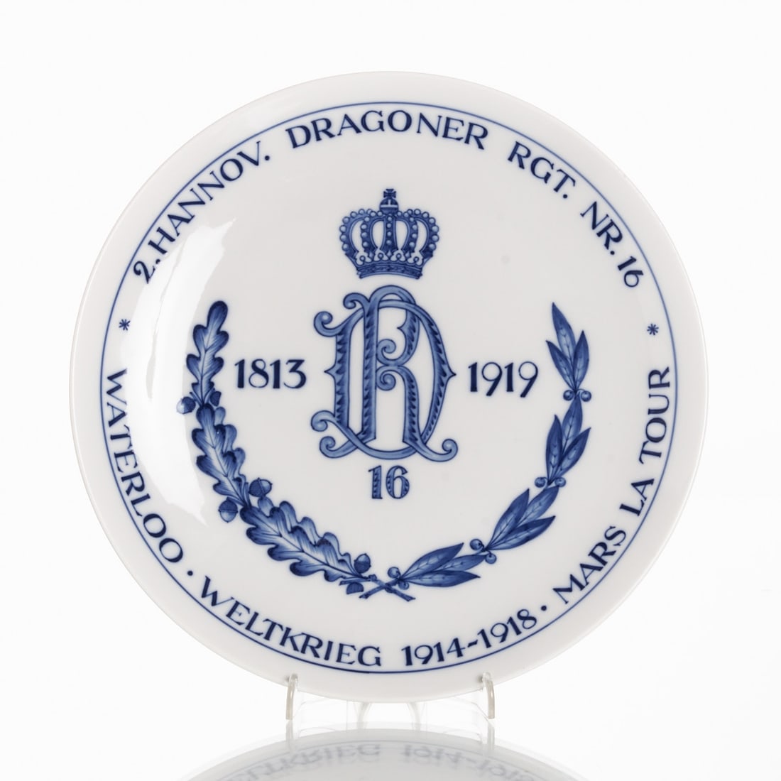 Regimental Plate - 2nd Hanoverian Dragoon Regiment No. 16, Meissen 1935-1947: Regimental Plate - 2nd Hanoverian Dragoon Regiment No. 16 State Porcelain Manufactory, Meissen 1935-1947. Porcelain, white, glazed. Cobalt blue painted underglaze. Blue crossed swords mark