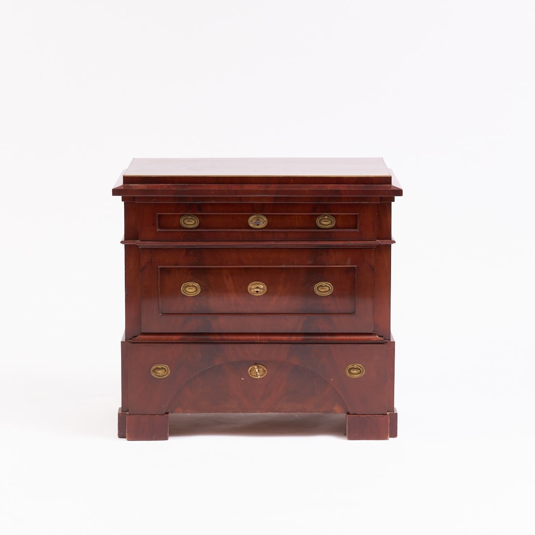 Rare Biedermeier Chest of Drawers: Rare Biedermeier Chest of Drawers Northern Germany, circa 1820. Pyramid mahogany. 82 x 88 x 48.5 cm. Damaged. On four block feet. Rectangular body with three drawers. The drawers are made of