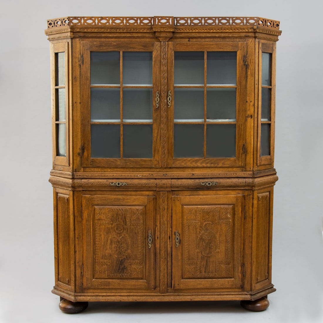 Display cabinet. Northern Germany/Friesland, circa 1780. (1 of 1)
