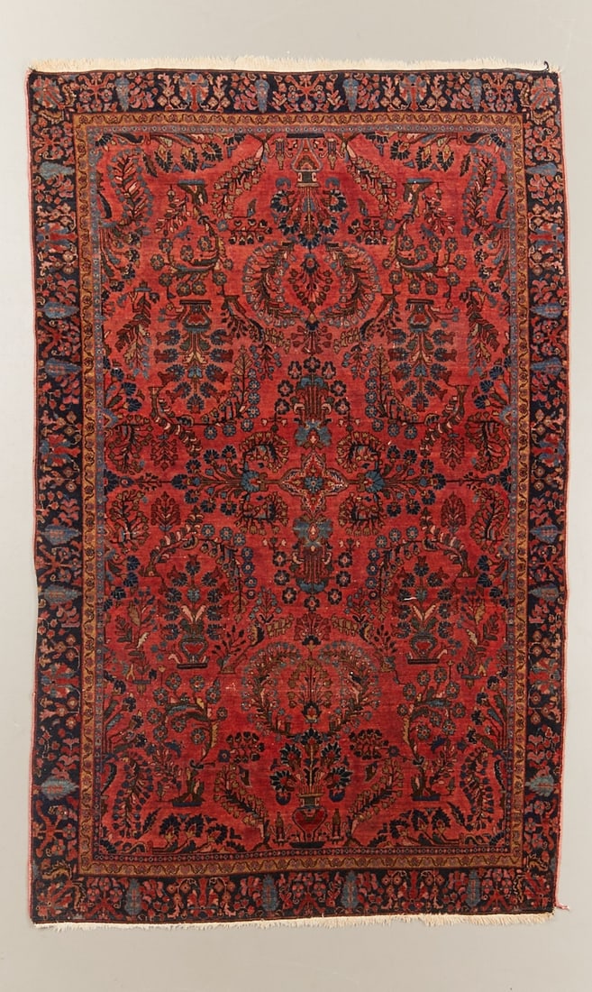 Sarough: Sarough Persia, probably first half of 20th century. Wool on cotton ground, approx. 192 x 118 cm. Finely to medium-finely knotted Persian Oriental carpet with a characteristic red ground field and