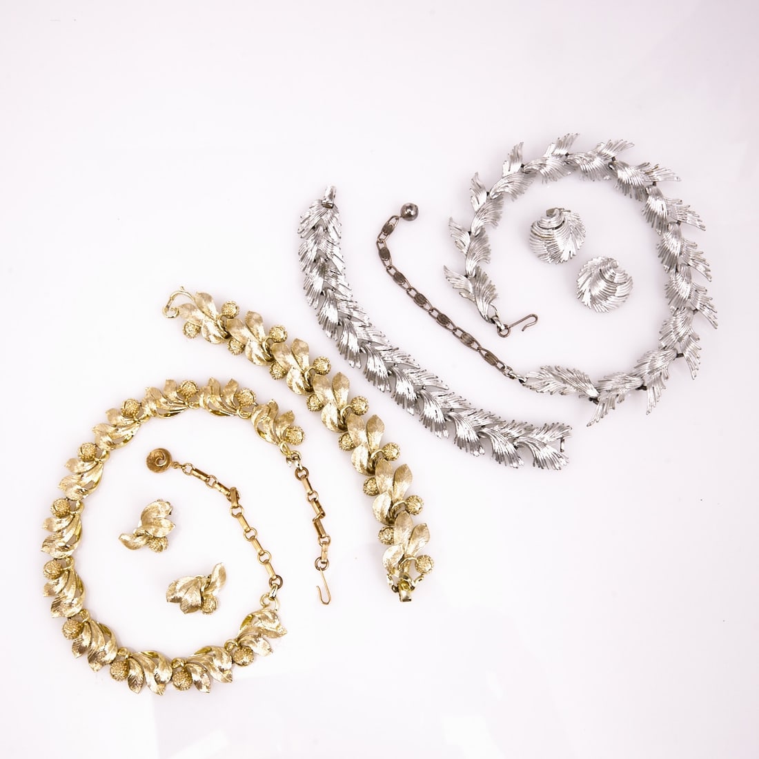 LISNER - Two Vintage Parures with Feather and Fruit Motif (6 pieces) (1 of 1)
